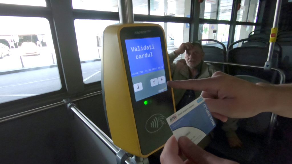 VIDEO-EXPERIMENT LIBERTATEA | Cum se descurcă un turist străin în București: It's complicated!