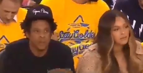 Beyonce, criză de gelozie? Ce i-a făcut unei femei care vorbea cu Jay-Z | VIDEO
