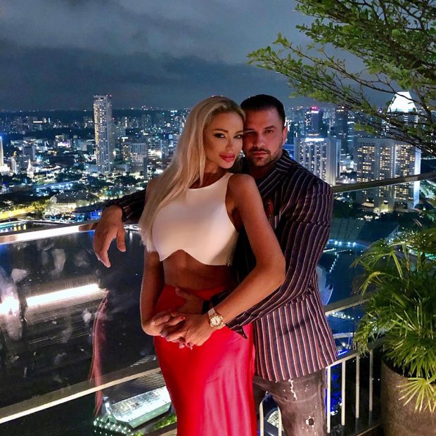 Imagine Stire Bianca Drăgușanu s-a mutat la Alex Bodi, după ce în urmă cu două săptămâni au divorțat cu scandal. „Să sperăm că va dura de data aceasta” | 2review.ro