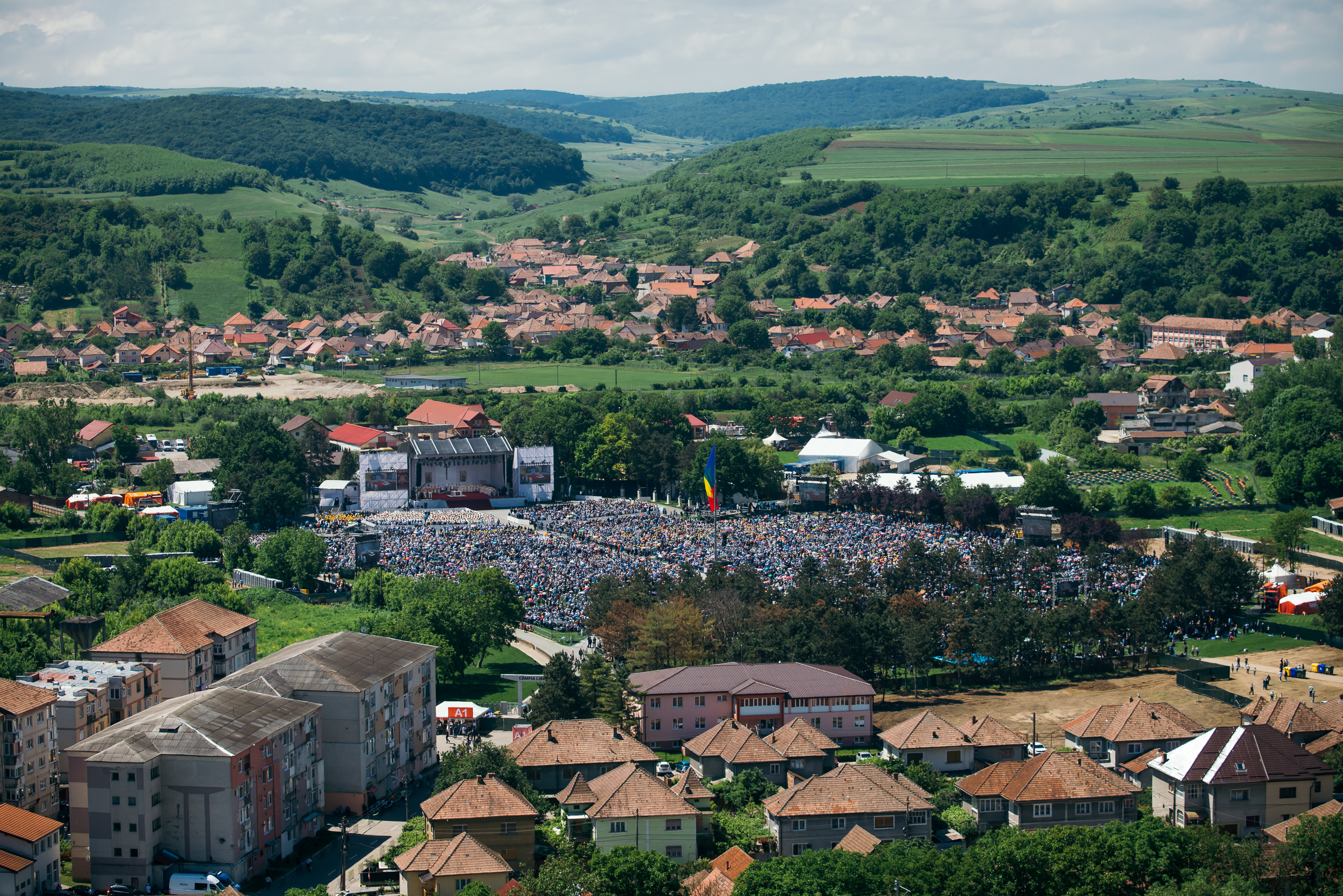 FOTOREPORTAJ DOCUMENTARIA / Ziua în care s-a făcut dreptate pe Câmpia Libertății: „să fie de acum înainte numiți Fericiți”! Papa Francisc a beatificat șapte episcopi martiri la Blaj