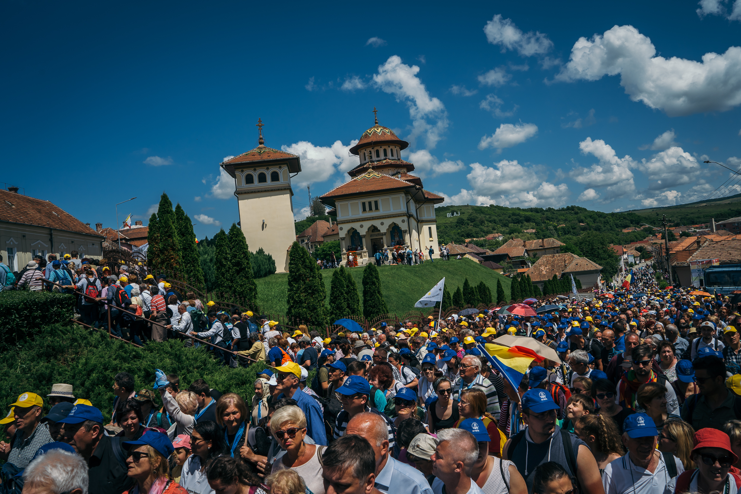 FOTOREPORTAJ DOCUMENTARIA / Ziua în care s-a făcut dreptate pe Câmpia Libertății: „să fie de acum înainte numiți Fericiți”! Papa Francisc a beatificat șapte episcopi martiri la Blaj