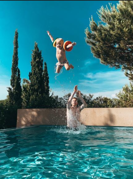 GALERIE FOTO / Vacanțele vedetelor din fotbal: Ronaldo își plimbă fiul cu avionul, Mbappe - întâlnire cu LeBron, Pogba a făcut sumo, Pique - marcaj la Shakira