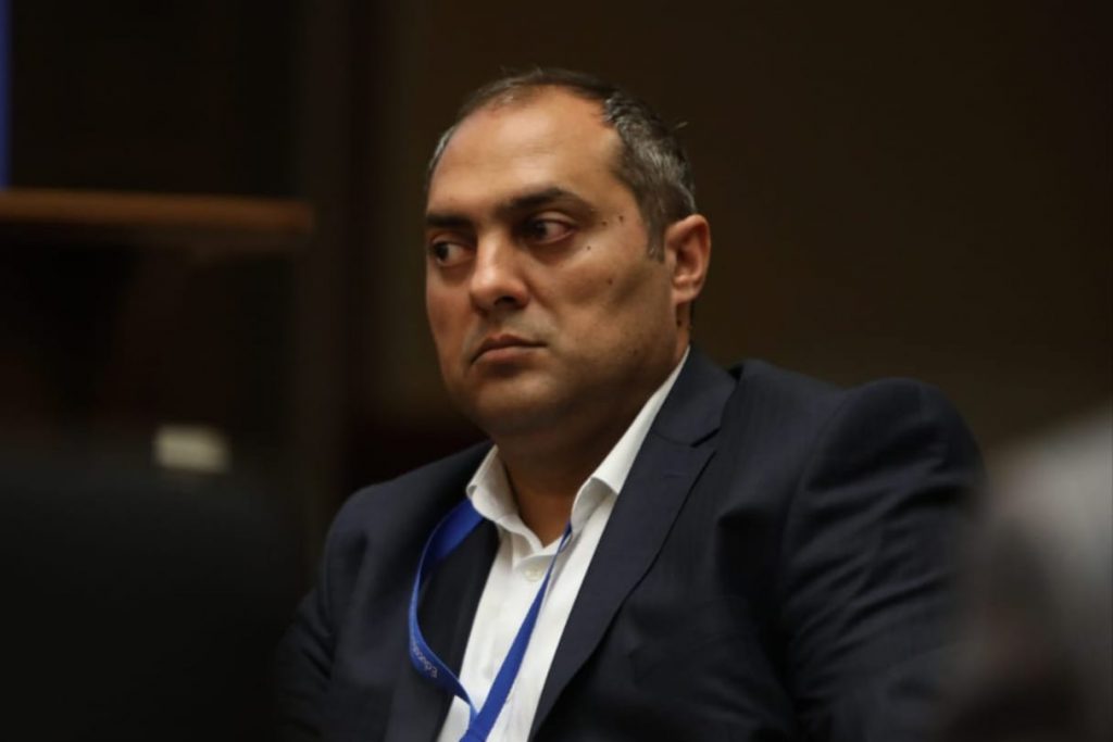 Oamenii săraci din Teleorman vor fi mutați la marginea orașului, în containere împrejmuite cu garduri! „Va fi cea mai frumoasă grădină zoologică din Alexandria”, spune un constructor