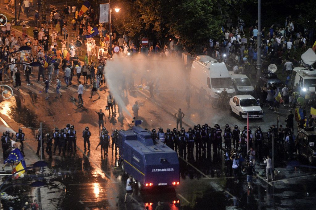 Agenția Agerpres a furnizat toate filmările și fotografiile cu manifestanții din 10 august la cererea poliției lui Carmen Dan, „ca să fie identificați oamenii”! Șeful departamentului video a refuzat, dar conducerea s-a executat. „Se pregătea represiunea împotriva manifestanților!”