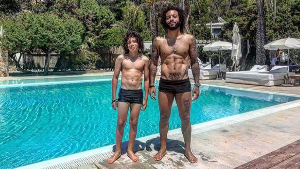 GALERIE FOTO / Vacanțele vedetelor din fotbal: Ronaldo își plimbă fiul cu avionul, Mbappe - întâlnire cu LeBron, Pogba a făcut sumo, Pique - marcaj la Shakira