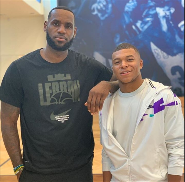 GALERIE FOTO / Vacanțele vedetelor din fotbal: Ronaldo își plimbă fiul cu avionul, Mbappe - întâlnire cu LeBron, Pogba a făcut sumo, Pique - marcaj la Shakira