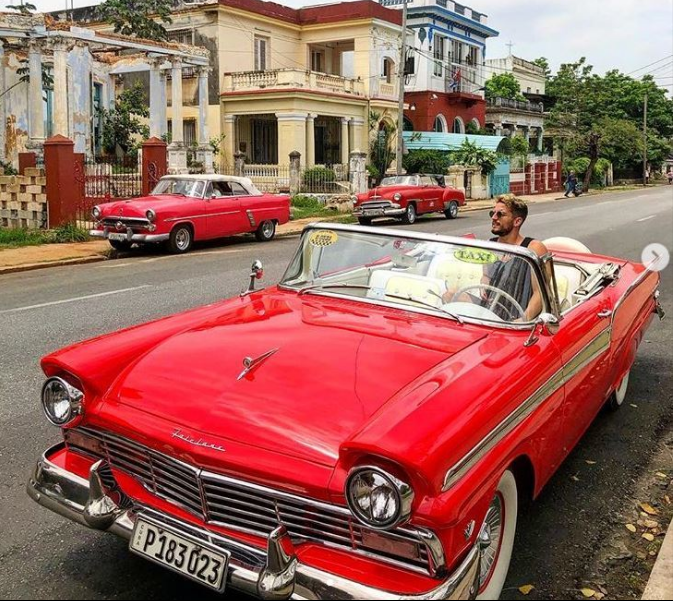 GALERIE FOTO / Vacanțele vedetelor din fotbal: Ronaldo își plimbă fiul cu avionul, Mbappe - întâlnire cu LeBron, Pogba a făcut sumo, Pique - marcaj la Shakira