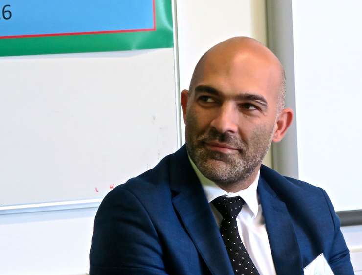 Cifrele care spun multe despre România: 18.300 de biserici, 15.100 de cabinete stomatologice și 14.000 de case de pariuri! Cum explică sociologii statisticile