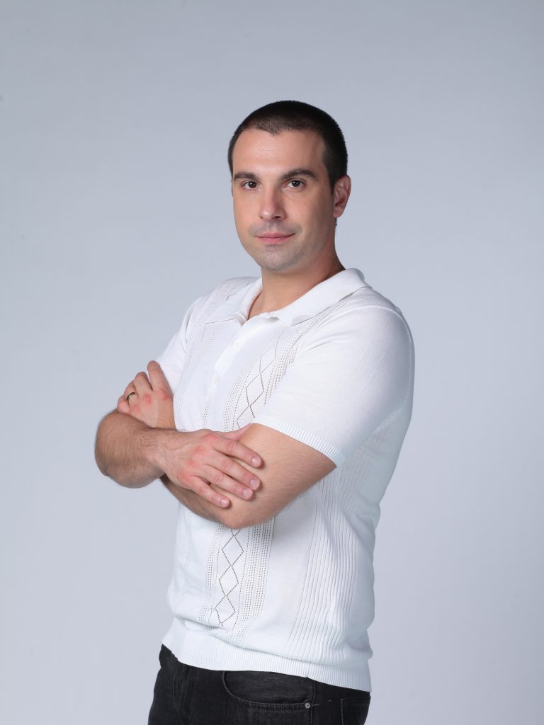 Revedere după trei luni. Alexandru Papadopol și-a întâlnit fiica în biroul notarial unde s-a parafat divorțul lui de Ioana Ginghină