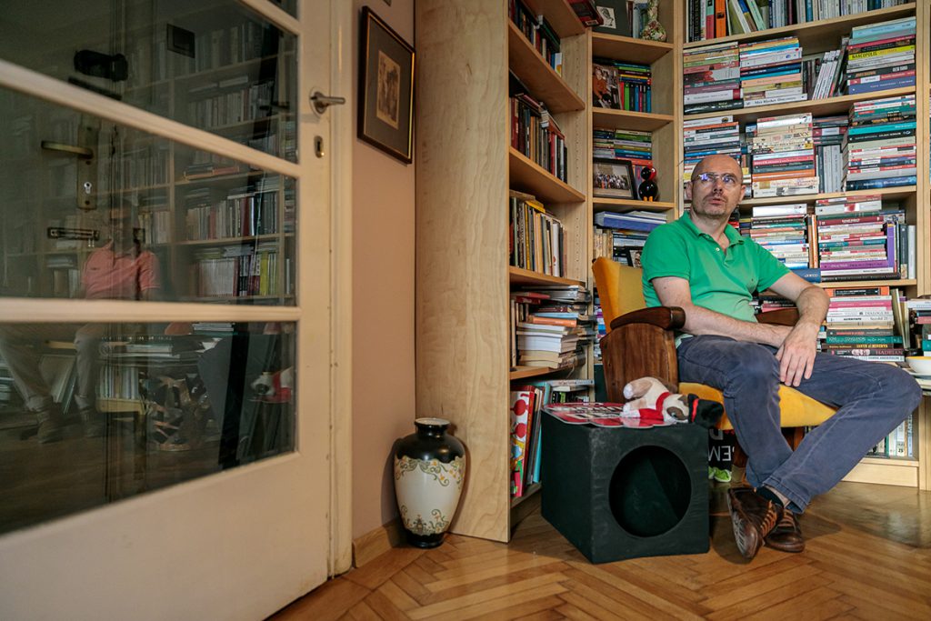 Cei doi bărbați îndrăgostiți, dintre care unul a absolvit Teologia și a fondat prima comunitate de creștini LGBT din România!