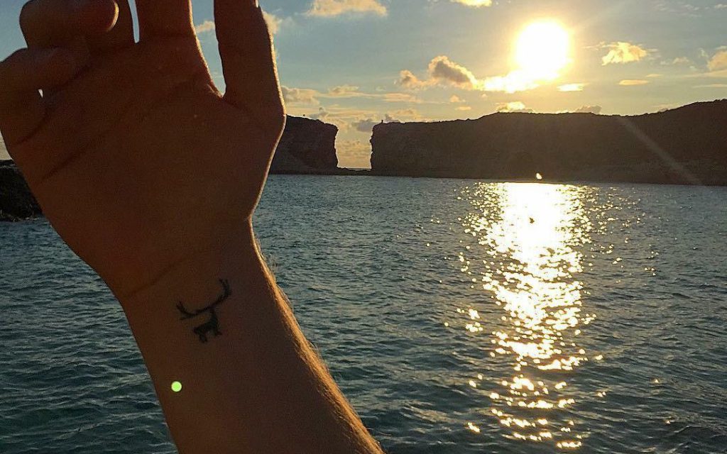 Olivier Kaye, câștigătorul a două premii la ediţia aniversară Cerbul de Aur, şi-a tatuat logo-ul festivalului pe mână