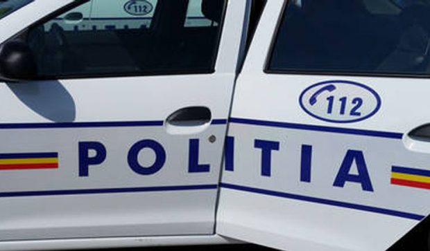 Polițiști amenințați cu moartea de un bărbat care petrecea cu muzica dată la maximum