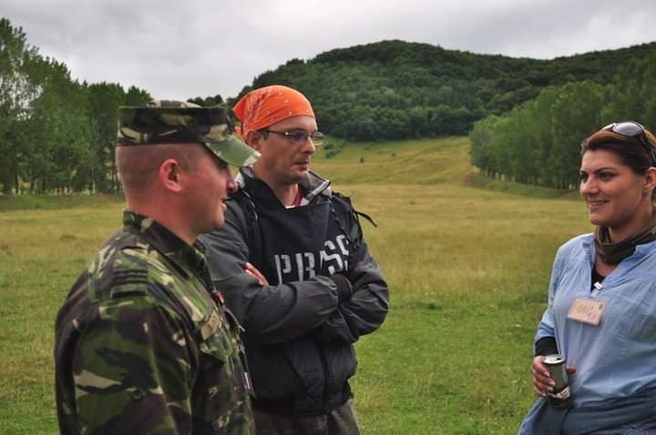 Scandal la Radio Oltenia, după ce directorul i-a cerut unei jurnaliste să-i spună cine ține banii în casă și a pus-o să recite poezii, la interviul de angajare