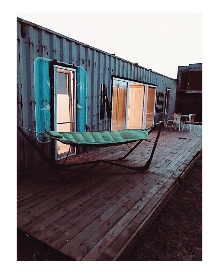 Bebe Cotimanis, șef de șantier pentru fiica lui. A ajutat-o pe Adela transforme un container într-un apartament, la Vama Veche