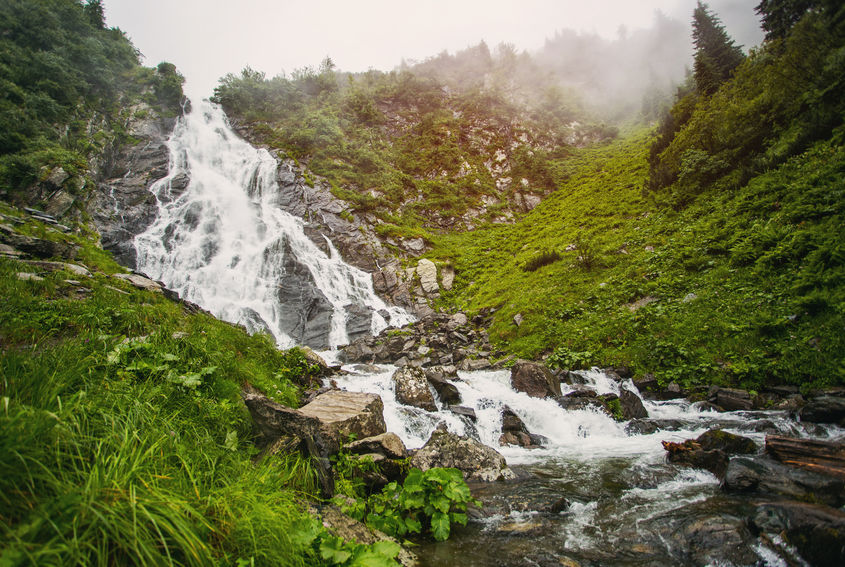 Cascada Bâlea - obiectiv turistic din România
