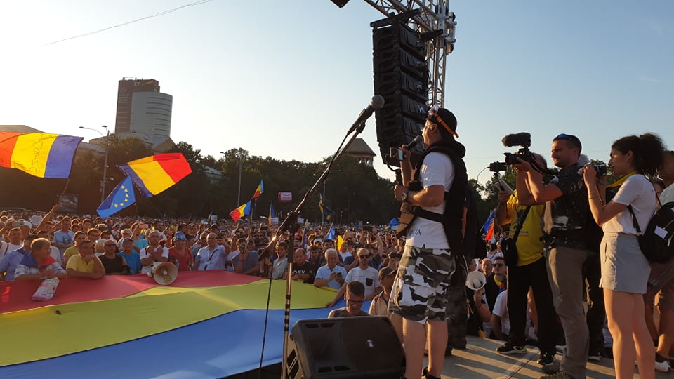 Protest în Piața Victoriei, 10 august 2019. Peste 20.000 de oameni au manifestat în fața Guvernului. Protestatarii au scandat numele Alexandrei la final