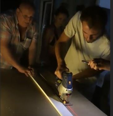 Bebe Cotimanis, șef de șantier pentru fiica lui. A ajutat-o pe Adela transforme un container într-un apartament, la Vama Veche