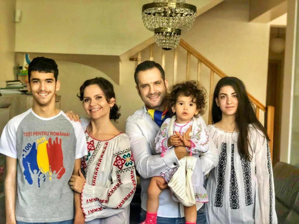 Mădălin Ionescu, despre viața de tată. "Ani de zile am dormit trei ore pe noapte"