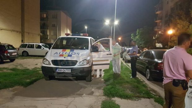 Cadavrul unui copil, găsit lângă un cimitir din Arad de un bărbat care îşi plimba câinele