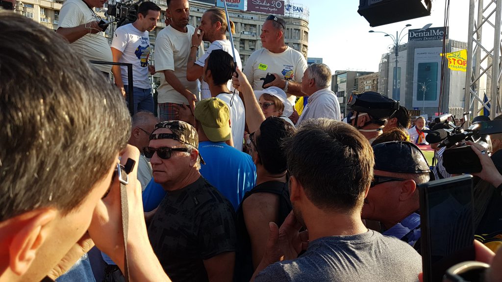 Protest în Piața Victoriei, 10 august 2019. Peste 20.000 de oameni au manifestat în fața Guvernului. Protestatarii au scandat numele Alexandrei la final