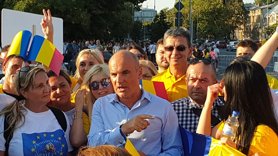 Europarlamentarul Rareș Bogdan, în mijlocul protestatarilor din Piața Victoriei. „Am văzut speranța că lucrurile se vor schimba în bine”