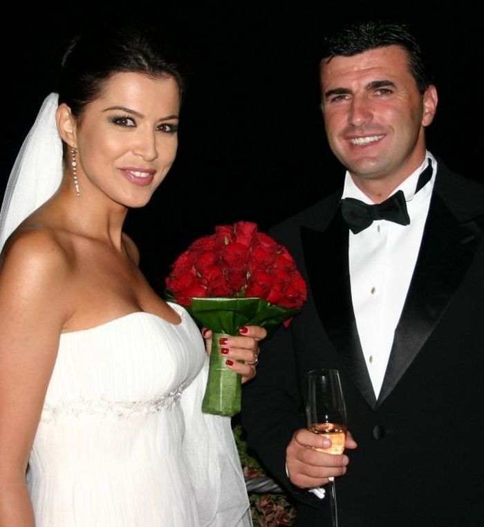 Ce a făcut Simona Pătruleasa cu rochia de mireasă. A dat pe ea 12.000 de euro, în anul 2008