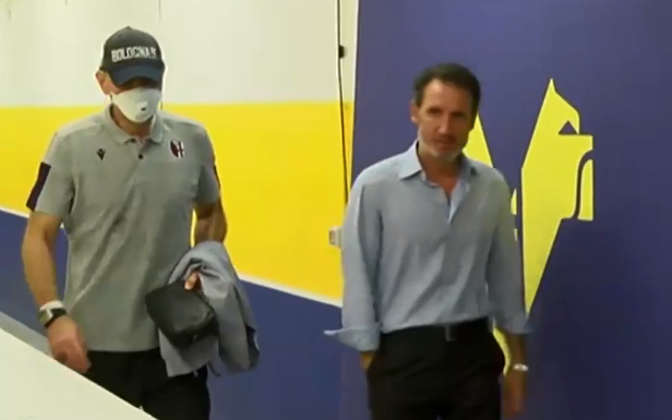 VIDEO / Bolnav de leucemie, Sinișa Mihajlovic și-a respectat promisiunea și a stat pe banca Bolognei după 40 de zile de chimioterapie