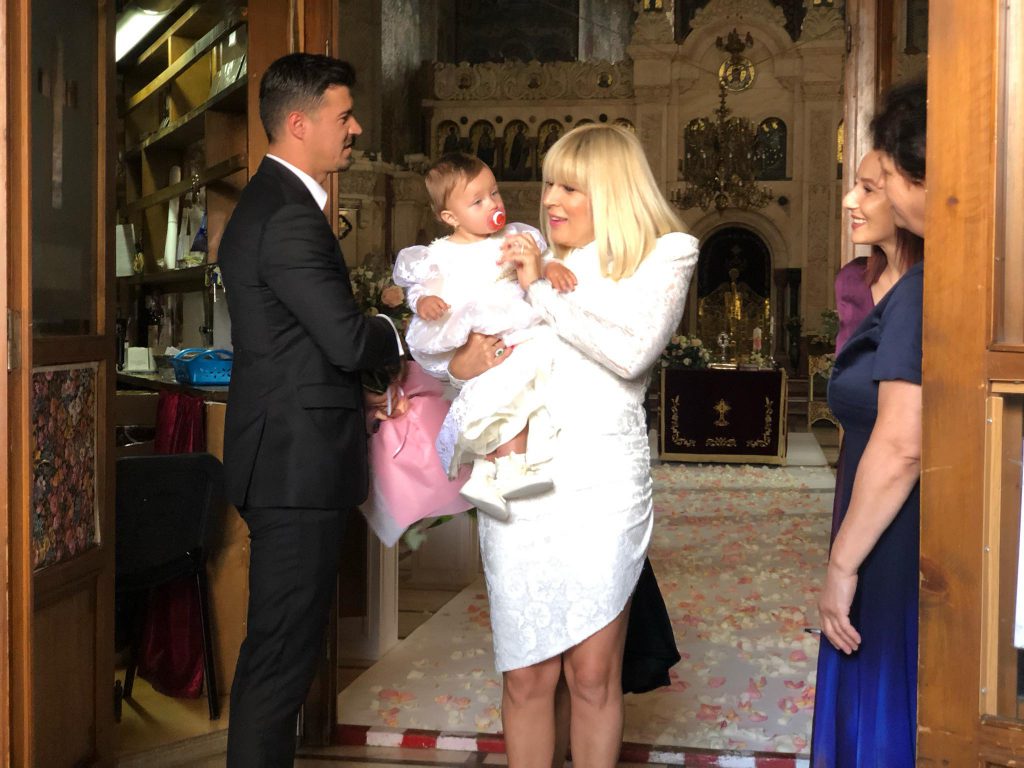 Primele imagini de la botezul fetiței Elenei Udrea (foto Eli Driu)