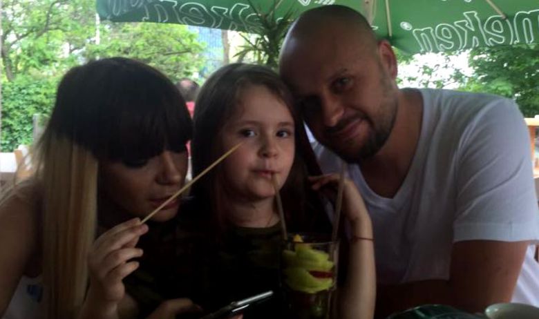 Andreea Antonescu, alături de soțul și fetița lor