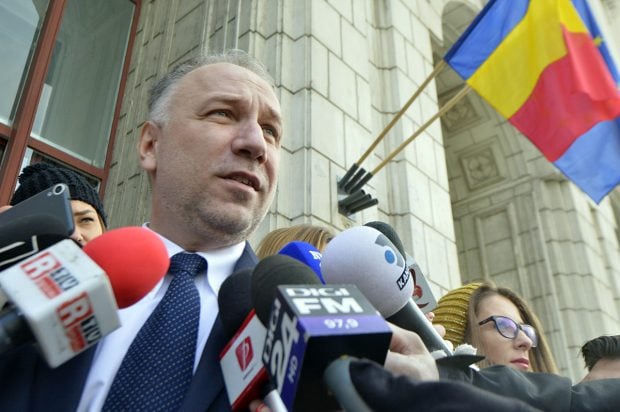 Procurorul Bogdan Licu a câștigat în instanță dreptul de a renunța la titlul de doctor obținut cu o teză suspectată de plagiat