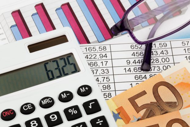 Urmează noi majorări de taxe, impuse de angajamentele din PNRR. Ce companii sunt vizate
