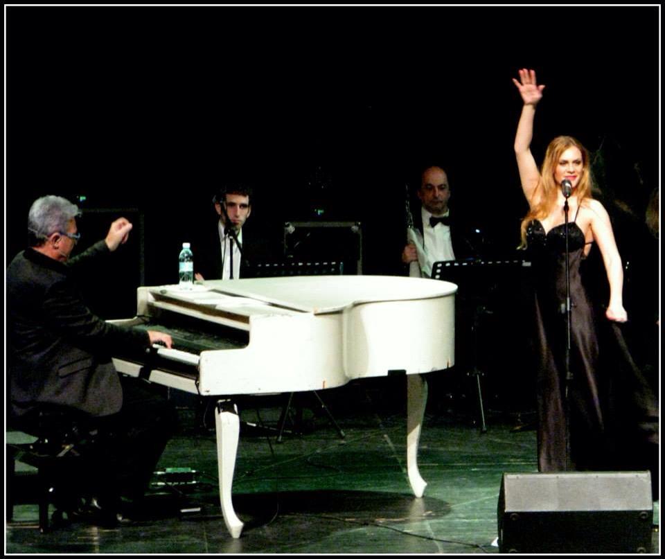 Frumoasa soprană Dika Mircea s-a mutat la New York și și-a schimbat numele în Dika Philosoph. “Ținta mea e Metropolitan Opera”