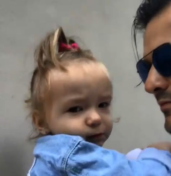 Liviu Vârciu și-a dus fetița la grădiniță. Cum a reacționat micuța în prima zi