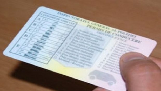 Trei arestări într-un caz de înșelăciune cu permise de conducere. Zeci de persoane au plătit sute de euro pentru obținerea documentelor