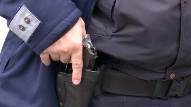Contrabandist de ţigări, împușcat de polițiștii de frontieră în Munţii Gutâi. Bărbatul rănit a fost spitalizat