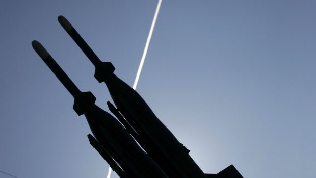 Cu războiul la frontieră, România nu produce nici măcar praf de pușcă. Soluțiile pentru a dinamiza producția de armament