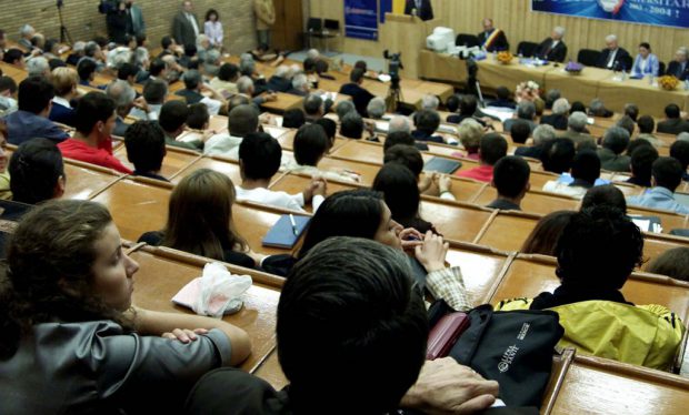 Cîmpeanu: Există universități care vor ca doar studenții vaccinați să participe la orele de laborator