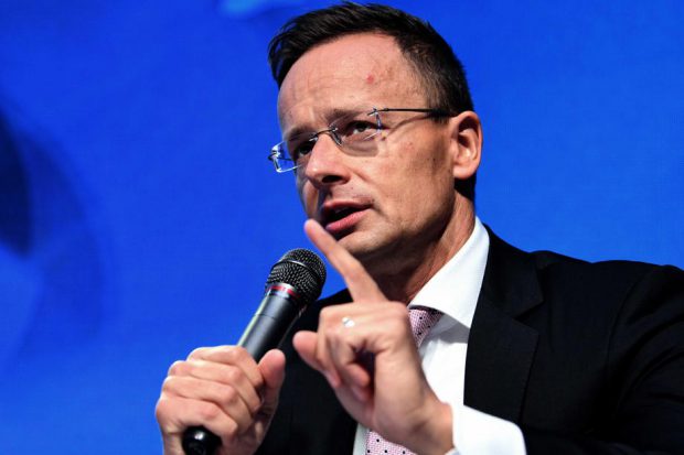 Ministrul de externe al Ungariei: Ungaria nu va permite tranzitul de arme spre Ucraina