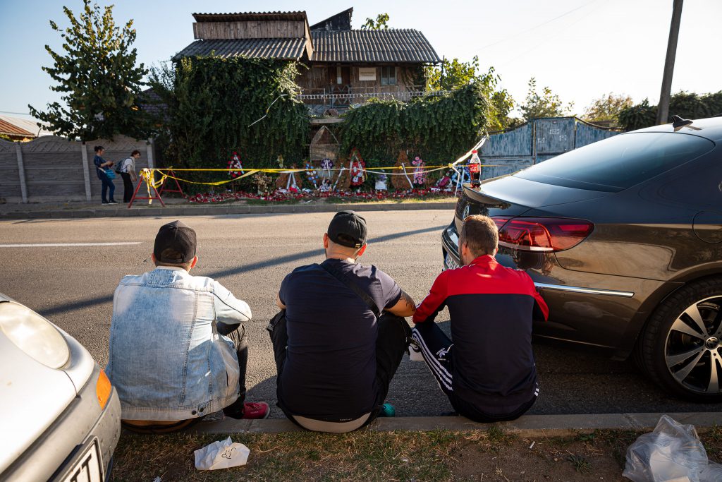 FOTOREPORTAJ | Trei luni după tragedia de la Caracal. Peste strigătul Alexandrei s-au așternut praful și pulberea din curtea casei ororilor lui Dincă