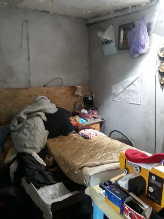 Noi imagini din camera în care Dincă spune că a ucis-o pe Alexandra Măceșanu. Anchetatorii au găsit afișele cu care ”monstrul” încerca să racoleze femei ”fără obligații”