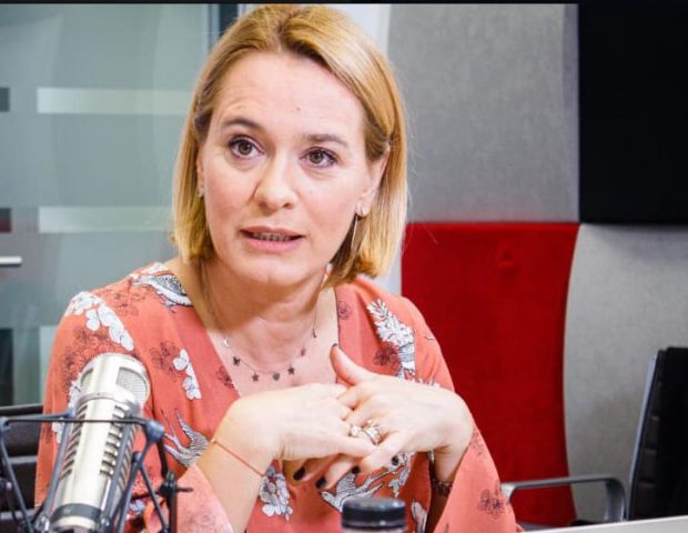 Andreea Esca a făcut senzație la petrecerea Sânzianei Negru. Vedeta și-a schimbat look-ul după 20 de ani