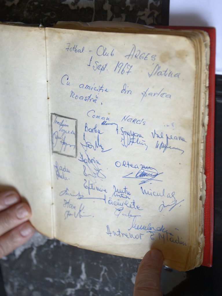 Atletul Albanez! Pravălia de dulciuri cu nume ciudat, singura afacere privată care a rezistat regimului comunist. Ceaușescu a băut aici bragă cu Charles de Gaulle!