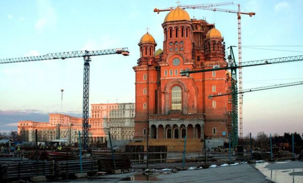 Cum justifică BOR preţurile ridicate pentru materialele de la Catedrala Neamului: Tabla a fost testată ani în şir, în ploaie şi vânt. Nu e o construcţie obişnuită