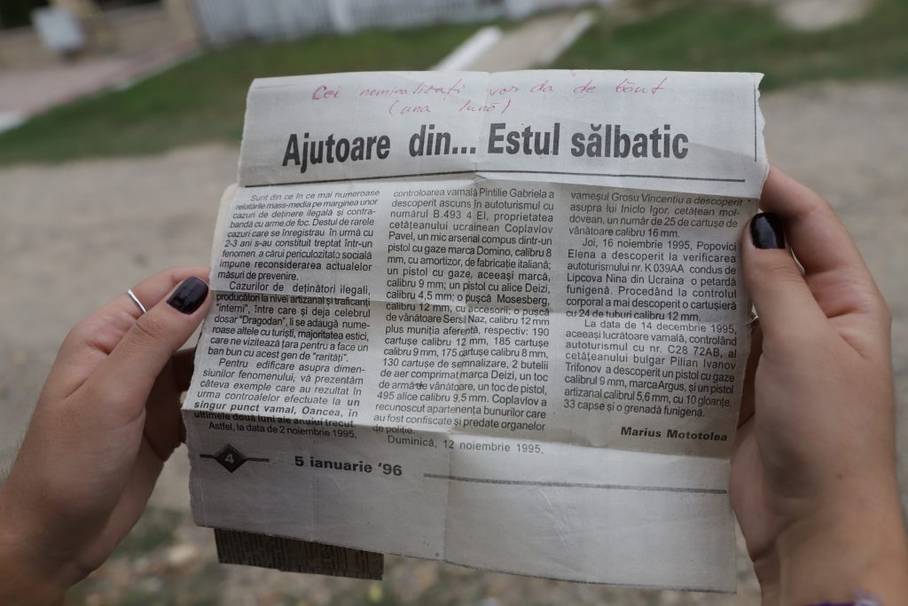Un fost vameș din Galați, bolnav psihic, a fost alergat de trupele speciale și împușcat în propria curte, după ce a fost reclamat de o vecină la poliție. Nici un medic nu a fost prezent la intervenție