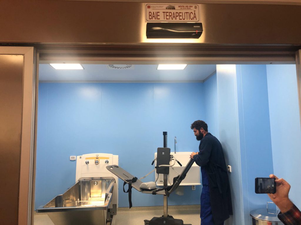 La patru ani de la Colectiv, Clinica de Mari Arși de la Timișoara a fost inaugurată de ministrul Sănătății. Doar trei saloane din cinci sunt deschise. Pintea: „E o zi istorică”
