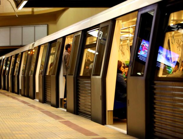 O femeie a căzut pe linia de metrou, la staţia Unirii. Circulația este blocată