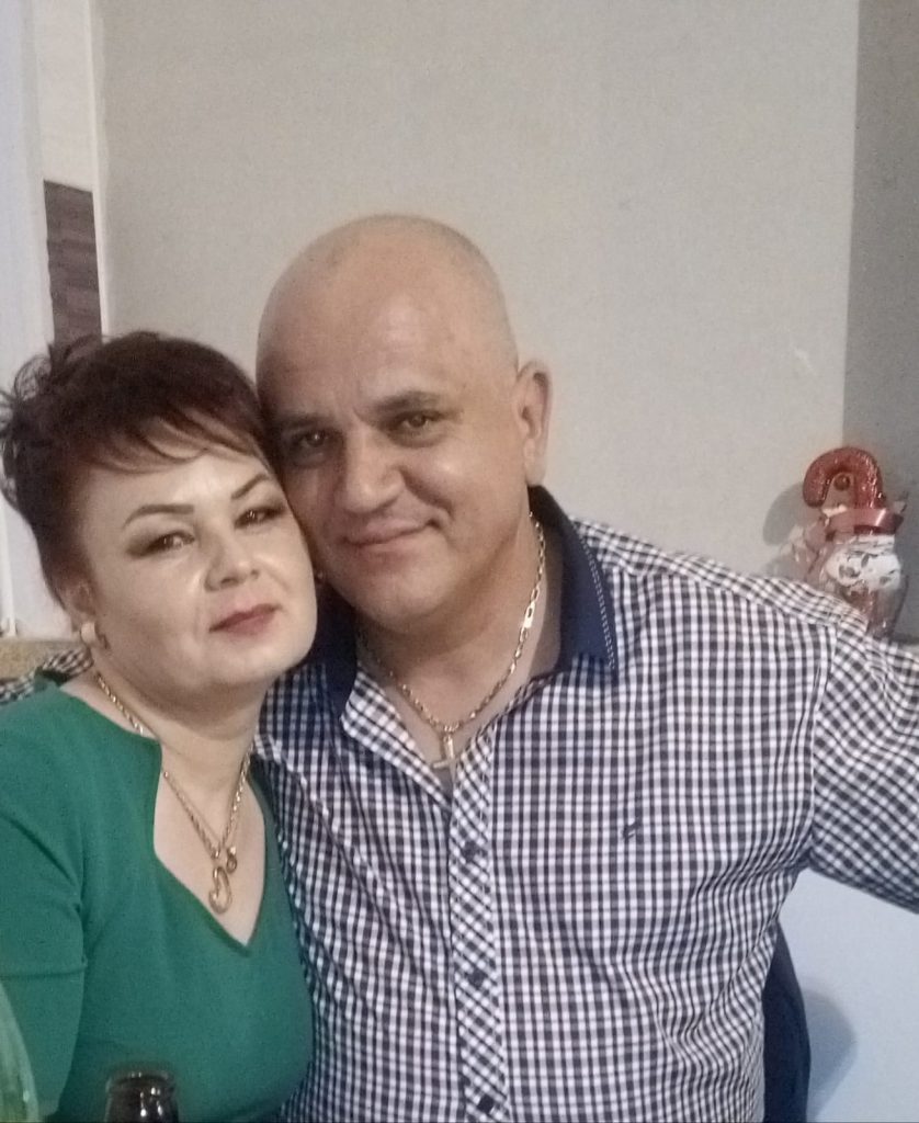 I-au tăiat două degete pompierului din Mehedinți ars în misiune, din cauza infecțiilor. Soția lui: „Dacă nu plecam pe cont propriu, Mihai rămânea fără o mână”