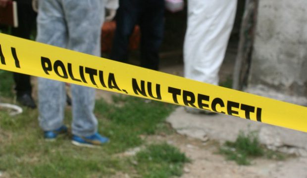 Un bărbat şi-a înjunghiat mortal soţia apoi s-a spânzurat, în Brăila. Copilul lor, de 14 ani, a anunţat poliția