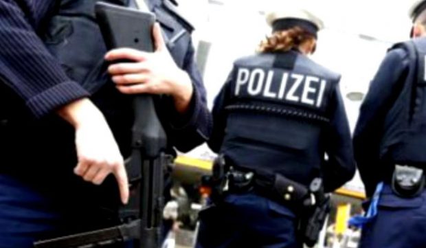 Cum au păcălit două românce o femeie de 80 de ani din Germania să le dea un milion de euro