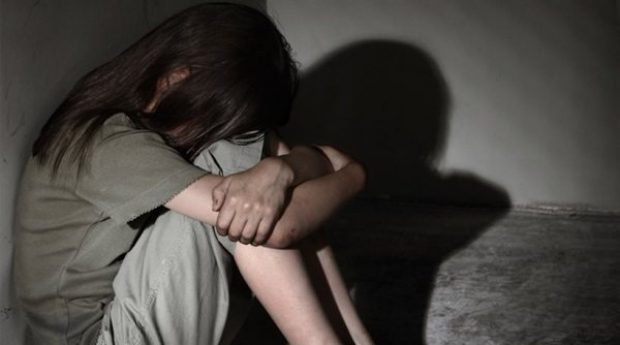 O româncă din Spania a încercat să-și vândă fiica minoră. Câți bani a cerut în schimbul copilei